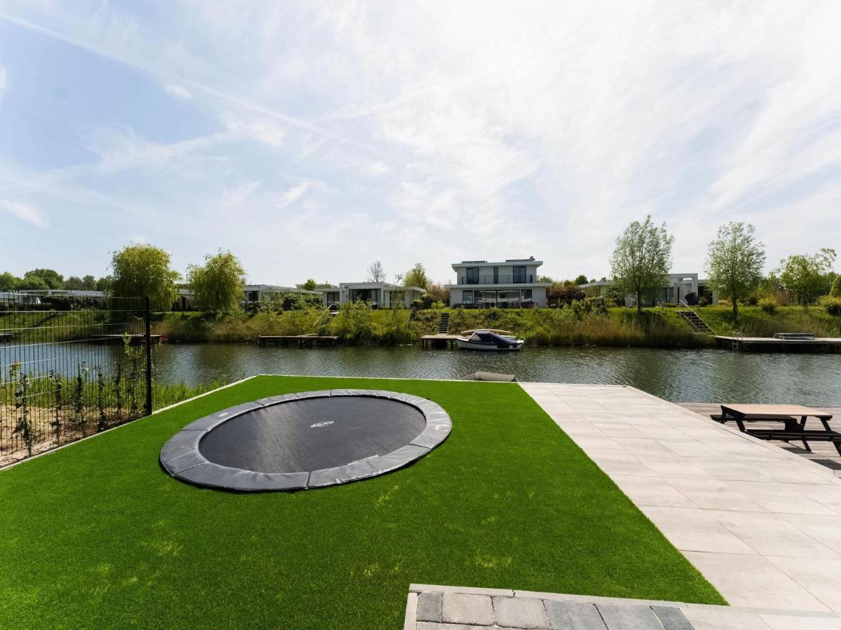Swanky Villa In Zeewolde With Garden 外观 照片